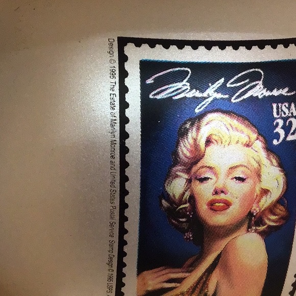 MARILYN MONROE CLASSIC COLLECTORS SERIES GLASS ORNAMENT - Picture 9 of 10